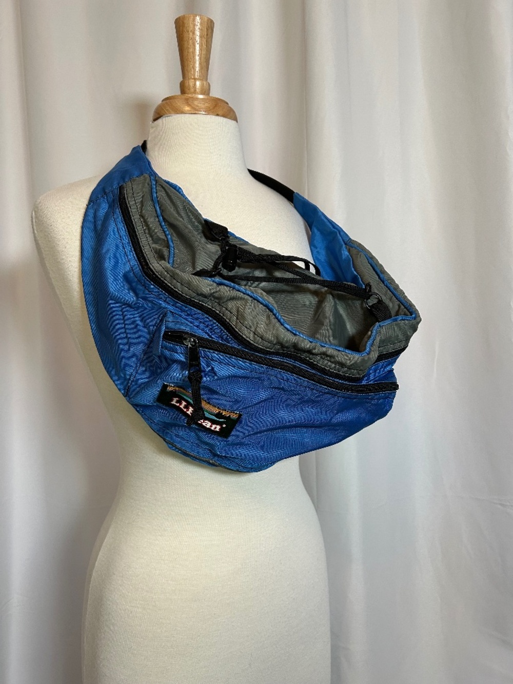 VINTAGE L.L. BEAN BLUE NYLON FANNY PACK